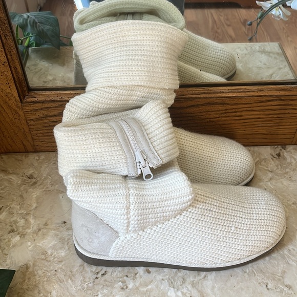 Ladies Size 9 NWOT cream knitted bootie - Picture 2 of 6